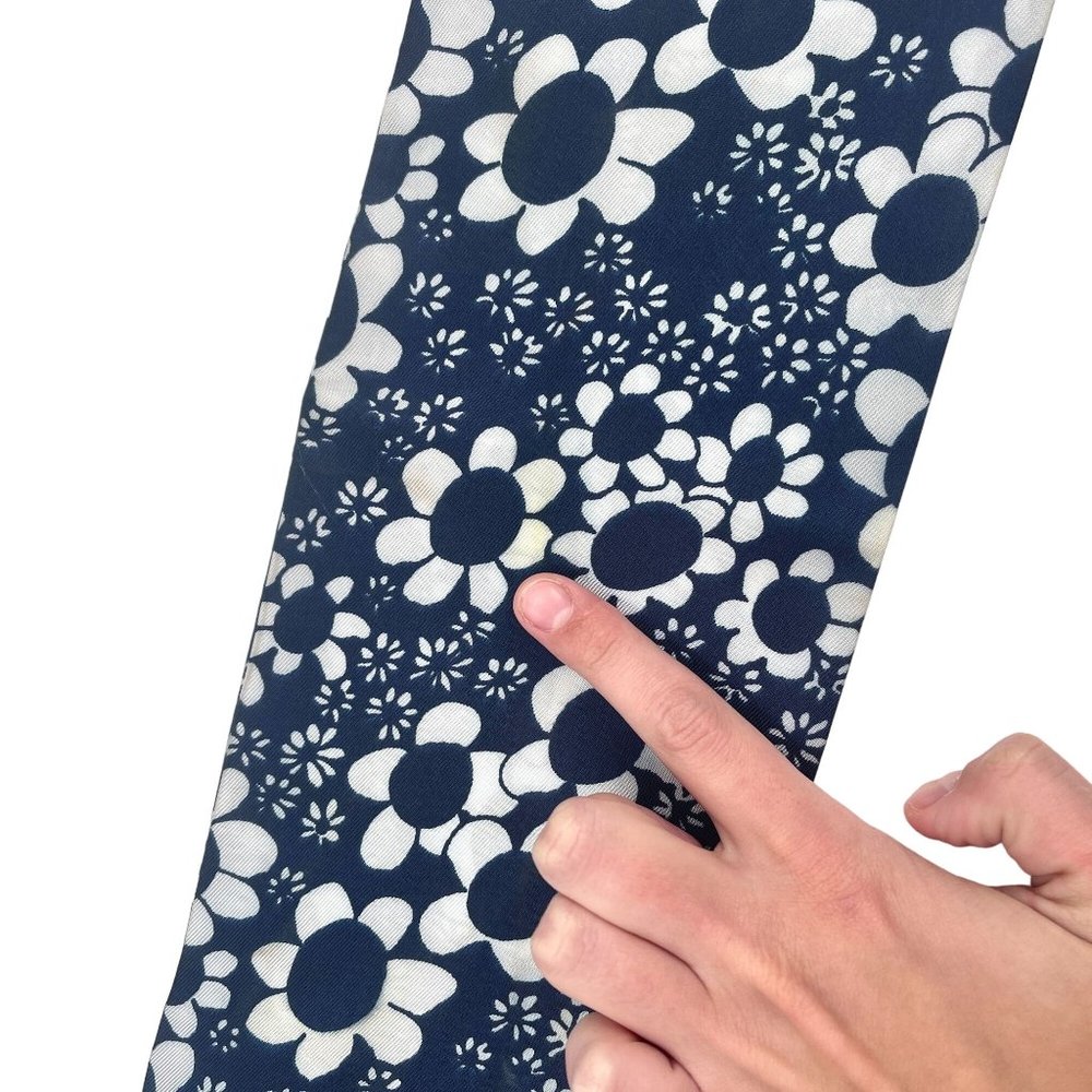 70s Flower Power Navy & White Daisy Print Accent Scarf - Picture 6 of 10